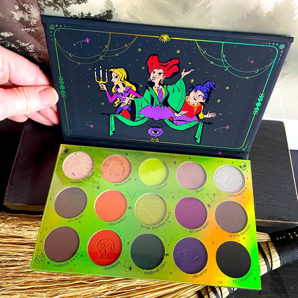 Hocus Pocus 2 eyeshadow pallet